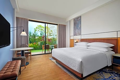 Deluxe King Room with Balcony and Garden View