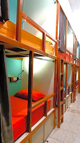 Single Bed in Mixed Dormitory Room