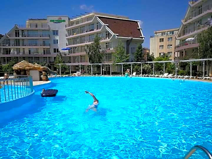 Apartment in Sunny beach, Complex Sun Village, 80 qm, 2 bedrooms & living room near to the beach, SWIMMING POOL, garden