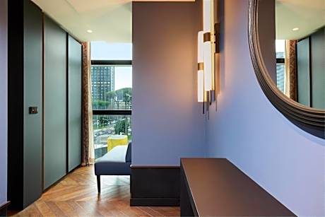 Corner King Room