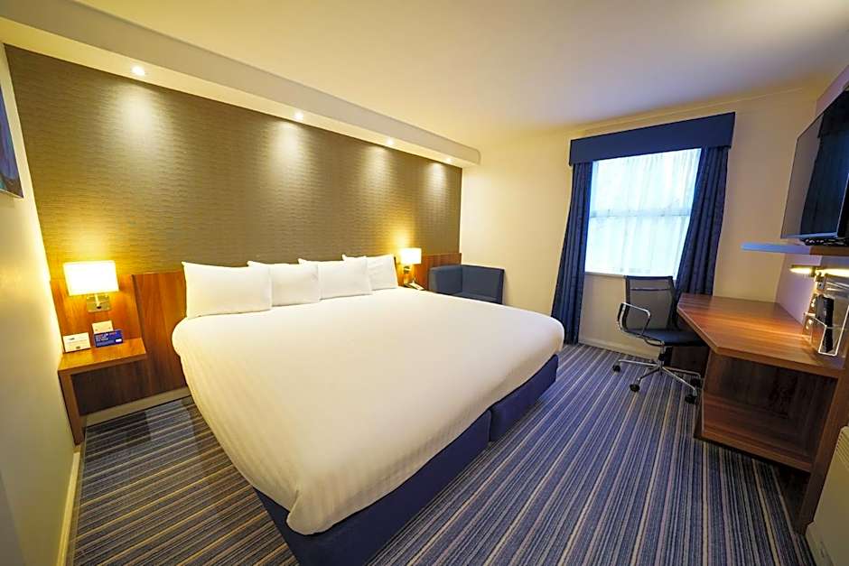 Holiday Inn Express Glenrothes By IHG