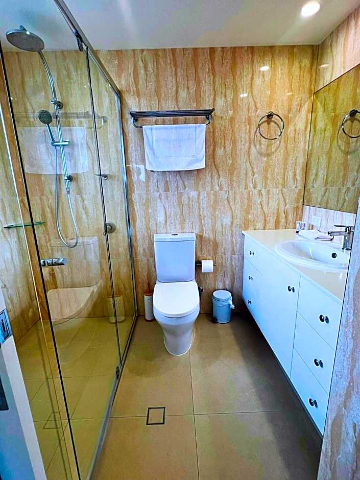 Broadwater Shores Waterfront Apartments