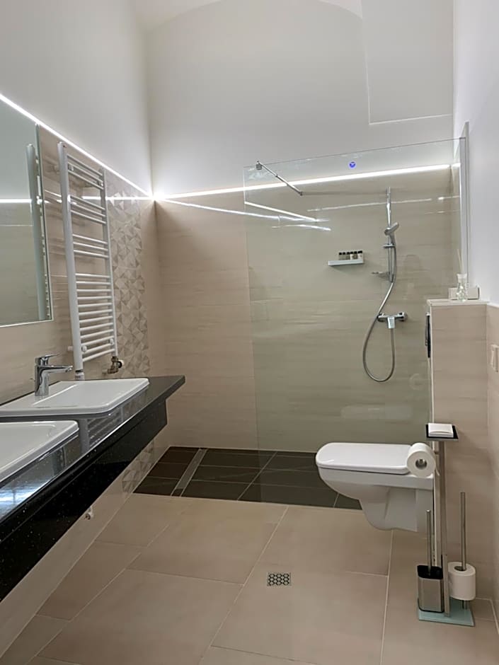 Gizella Hotel and Restaurant