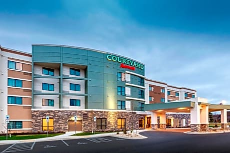 Courtyard by Marriott Bismarck North
