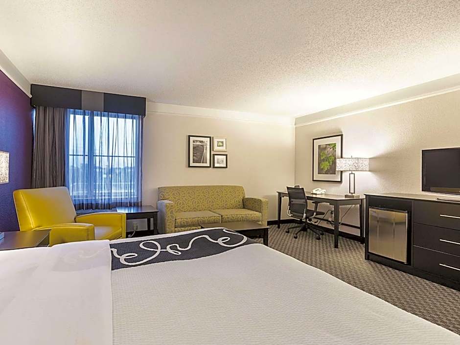 La Quinta Inn & Suites by Wyndham Plantation At Southwest 6th Street