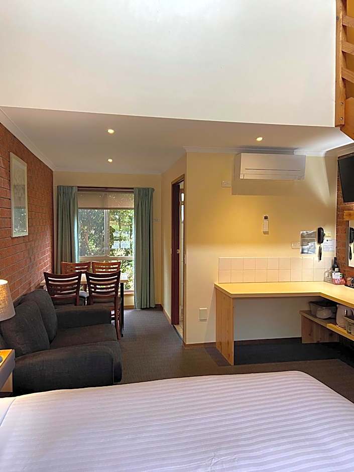 AAt 28 Goldsmith Motel