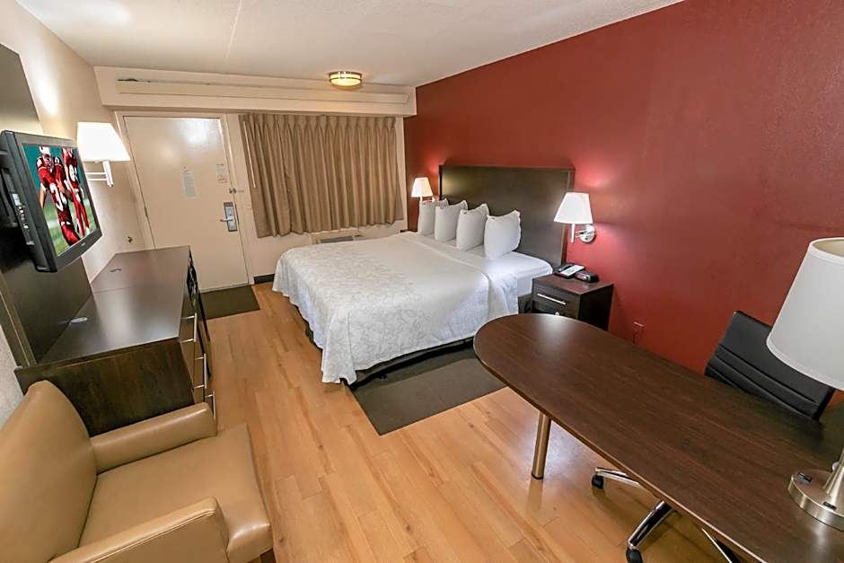 Red Roof Plus+ St Louis - Forest Park/Hampton Ave