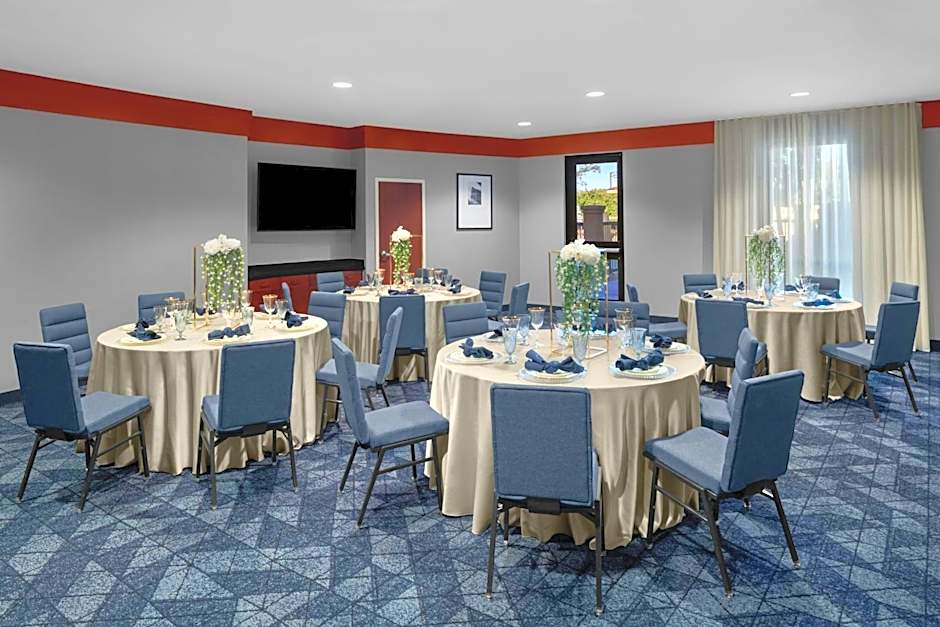 Courtyard by Marriott Santa Clarita Valencia