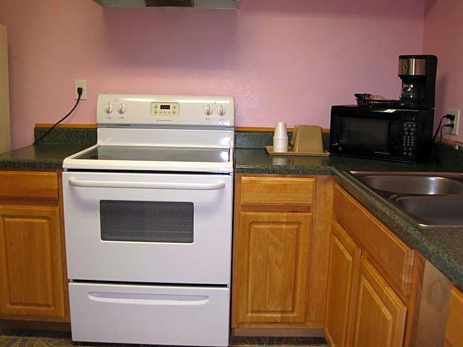 Pinn Road Inn and Suites