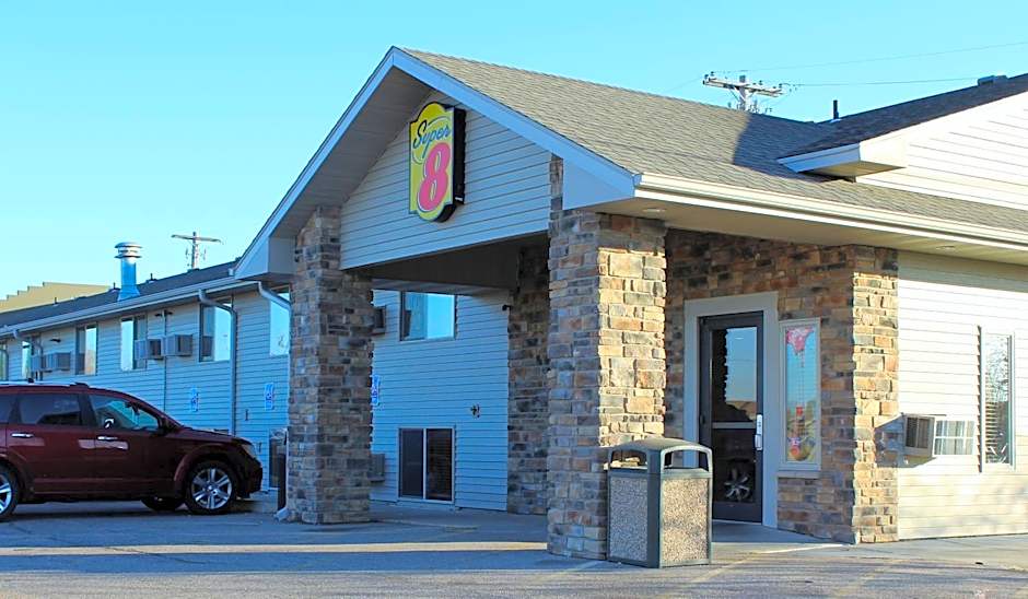 Super 8 by Wyndham Kearney