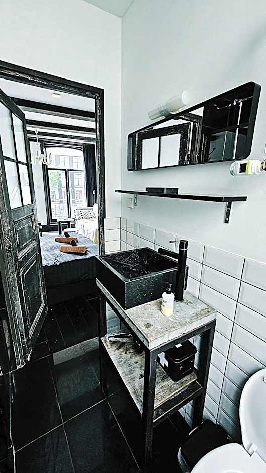 JoyJoyJoy the Black Beauty ecolicious studio in a canal house with French balcony with view on the canals