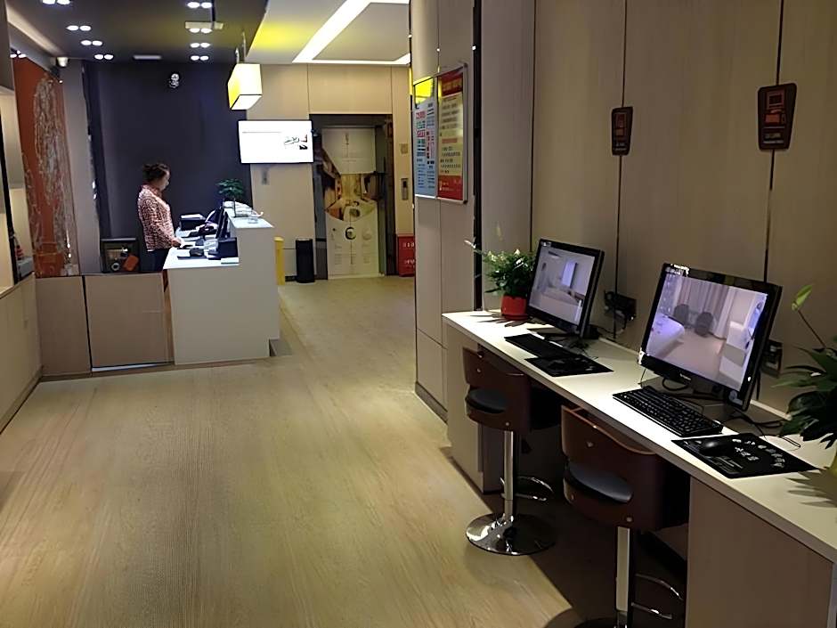 7 Days Premium Lintao City Golden Street Shopping Plaza Branch