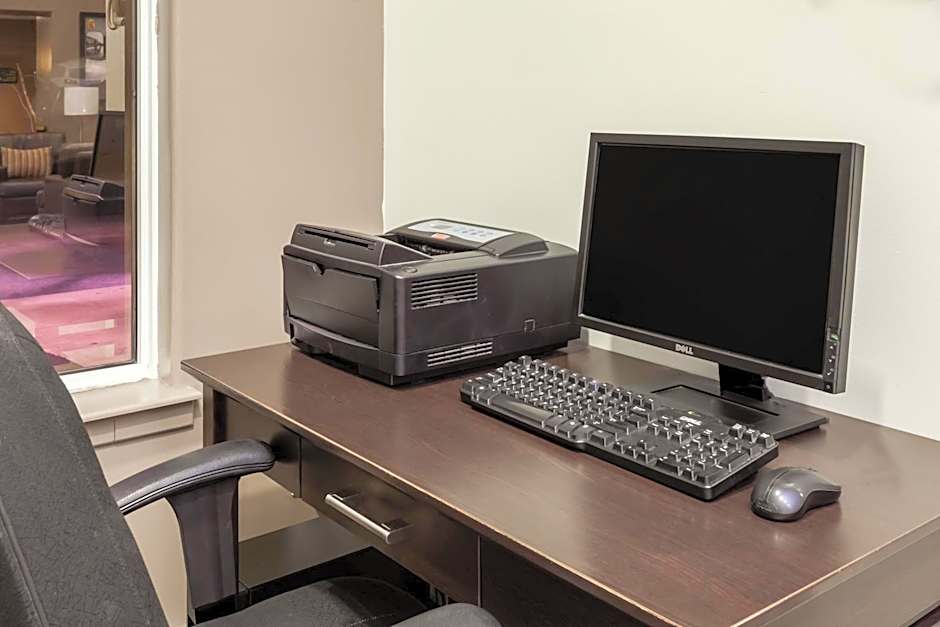 Super 8 by Wyndham Peterborough