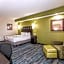 La Quinta Inn & Suites by Wyndham Dallas Grand Prairie South