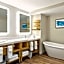 Delta Hotels by Marriott Muskegon Convention Center