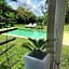 Le Patio, chambres d hôtes pour adultes en Camargue, possibilité de naturisme à la piscine,