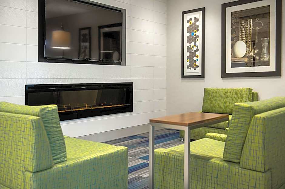 Holiday Inn Express Airdrie By IHG