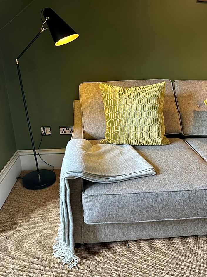 Rooms Above Sugar Boat