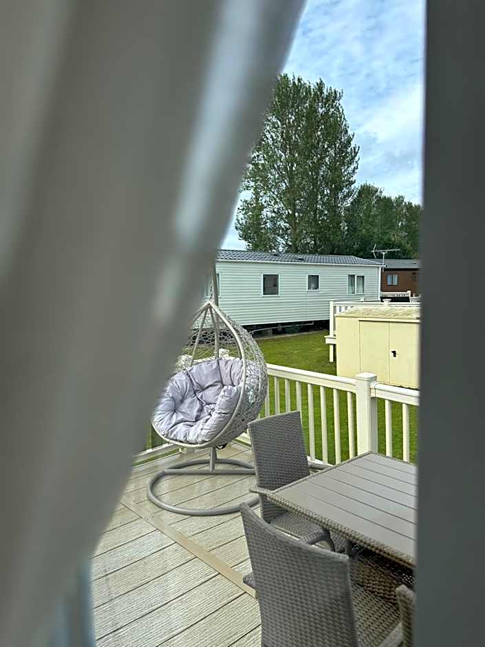 Hot tub retreat at Tattershall Lakes