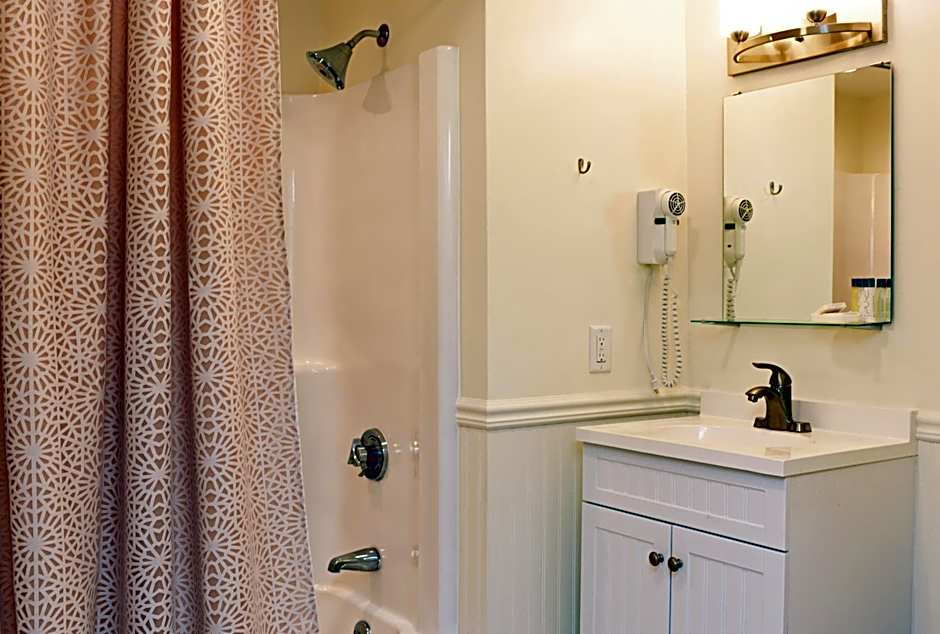 Sandwich Inn and Suites