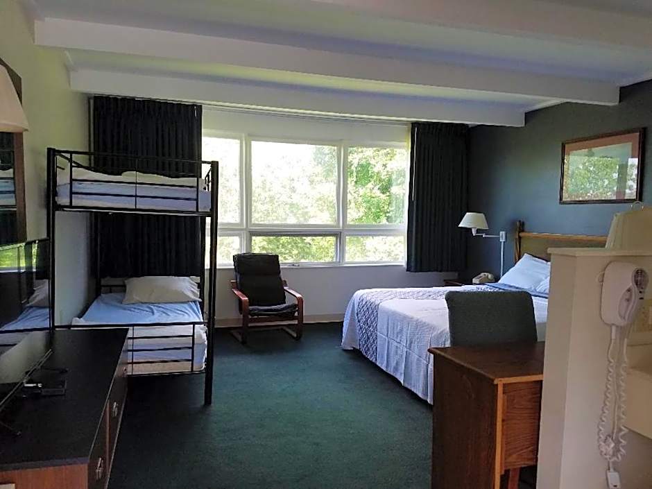 Travelodge by Wyndham Lake George NY