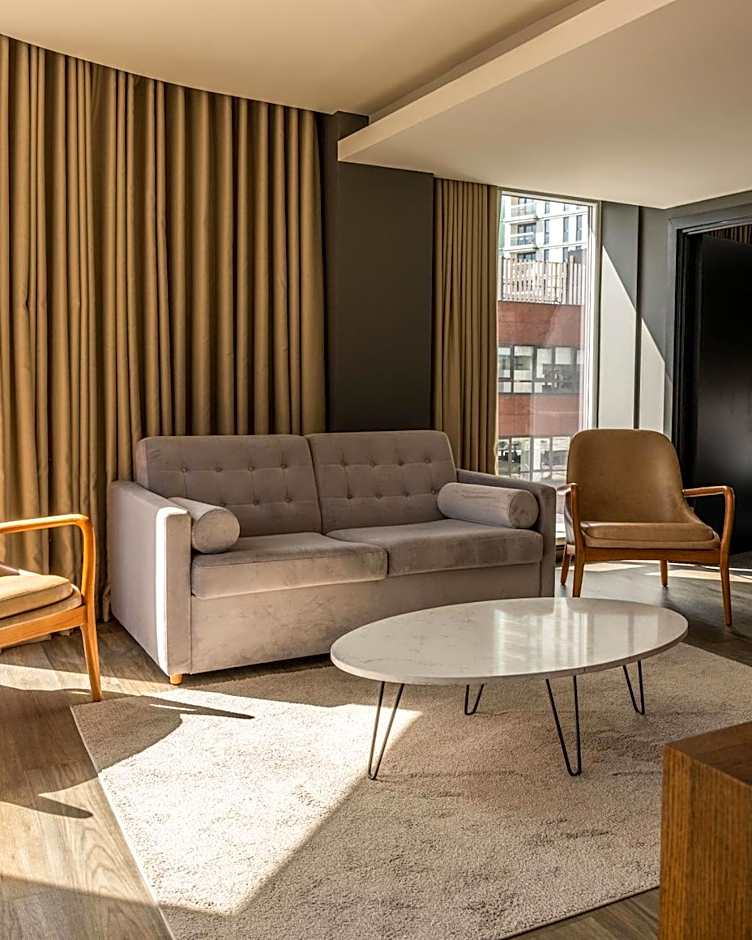 The Gate London City