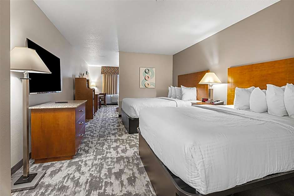 Photo 1 of 5 of 1 King Bed and 2 Queen Beds