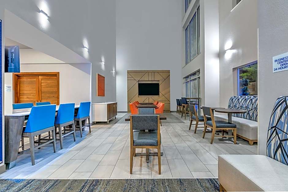 Holiday Inn Express Hotel & Suites Marshall By IHG