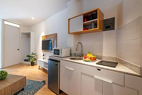 Quiet Stylish Studio, Smart TV, Six Flags 1k
