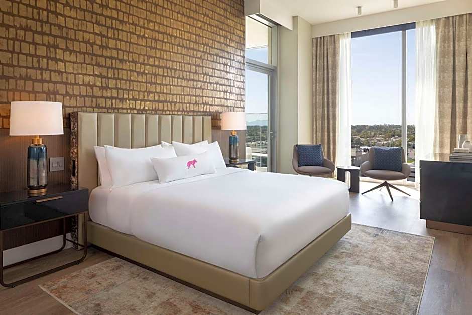 Caesars Republic Scottsdale, a Hilton Hotel