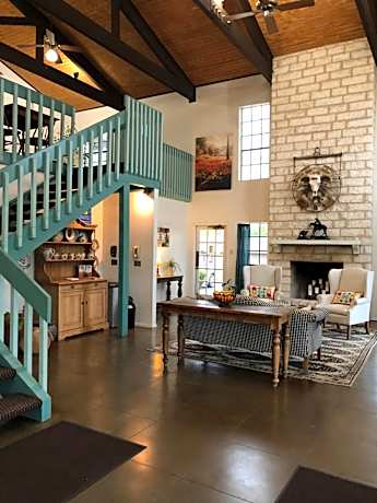 Windcrest Inn and Suites