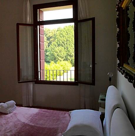 Junior Suite with Garden View