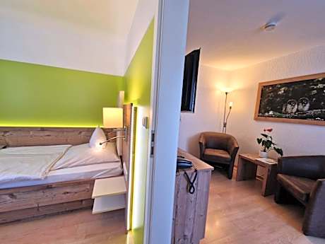 Comfort Room with 2 Single Beds
