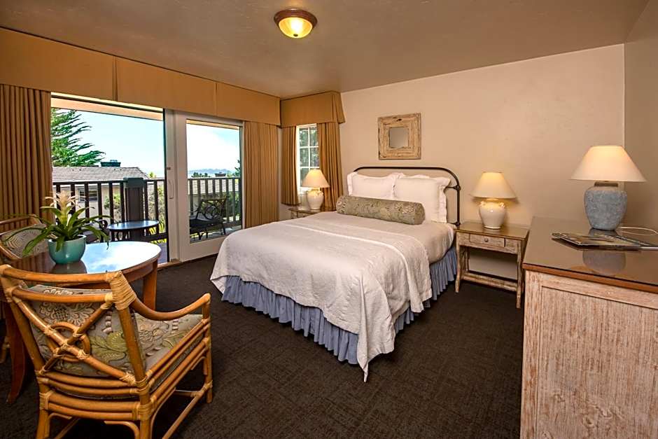 Photo 1 of 4 of Economy 1 Queen Bed