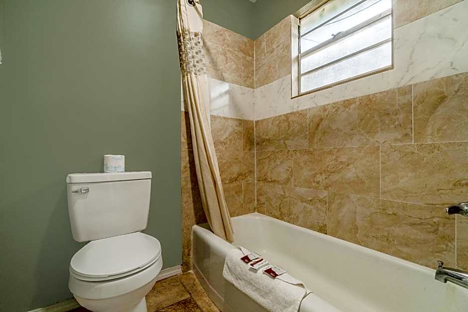 Lamplighter Inn By OYO Independence