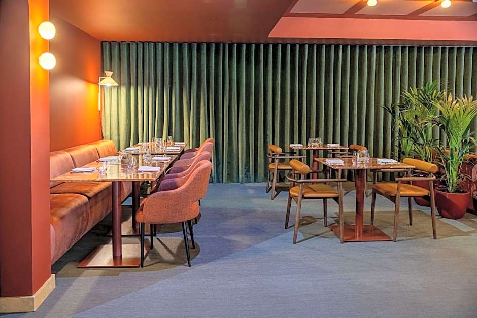 Cenica Porto Hotel, Curio Collection by Hilton