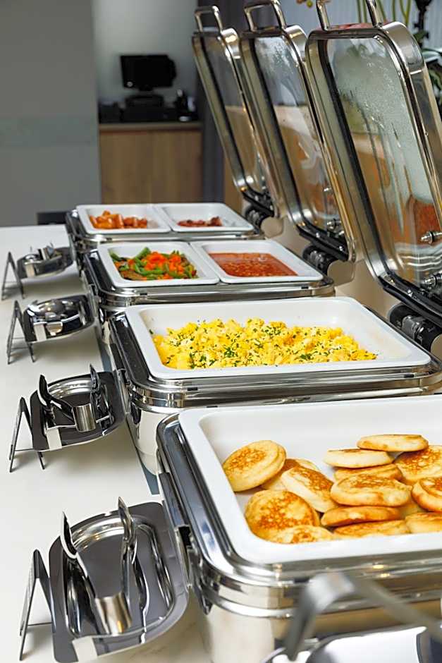 Avalon Hotel & Conferences
