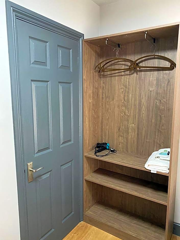 Hollybush Guest House