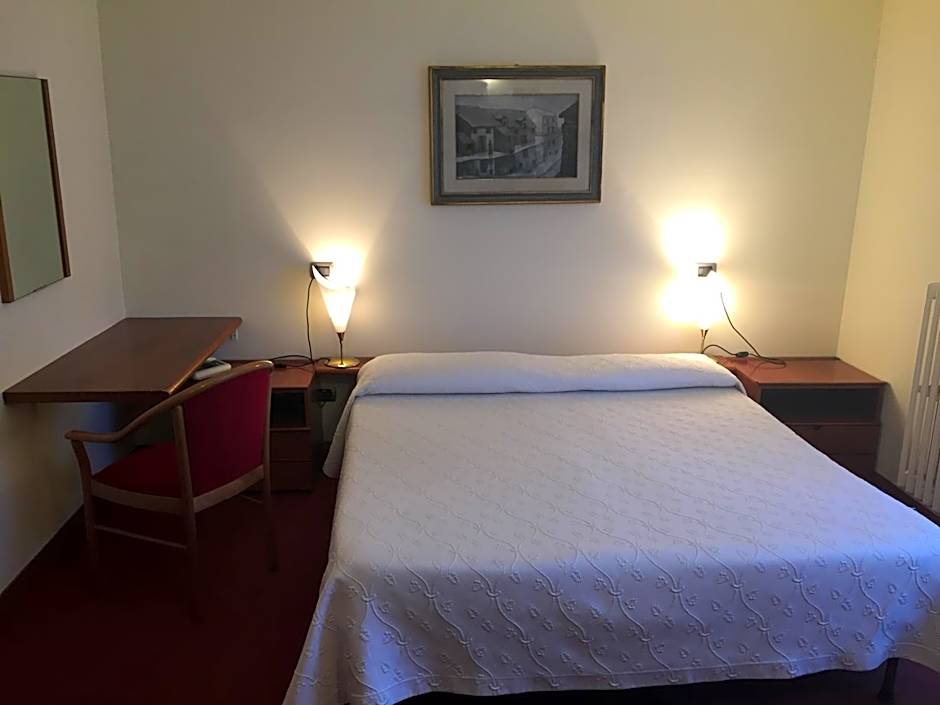 Photo 1 of 6 of Economy 1 Double Bed or 2 Beds