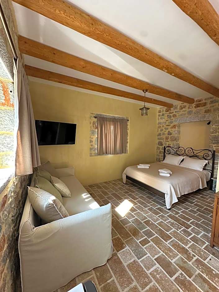 Arapis Rooms & Suites