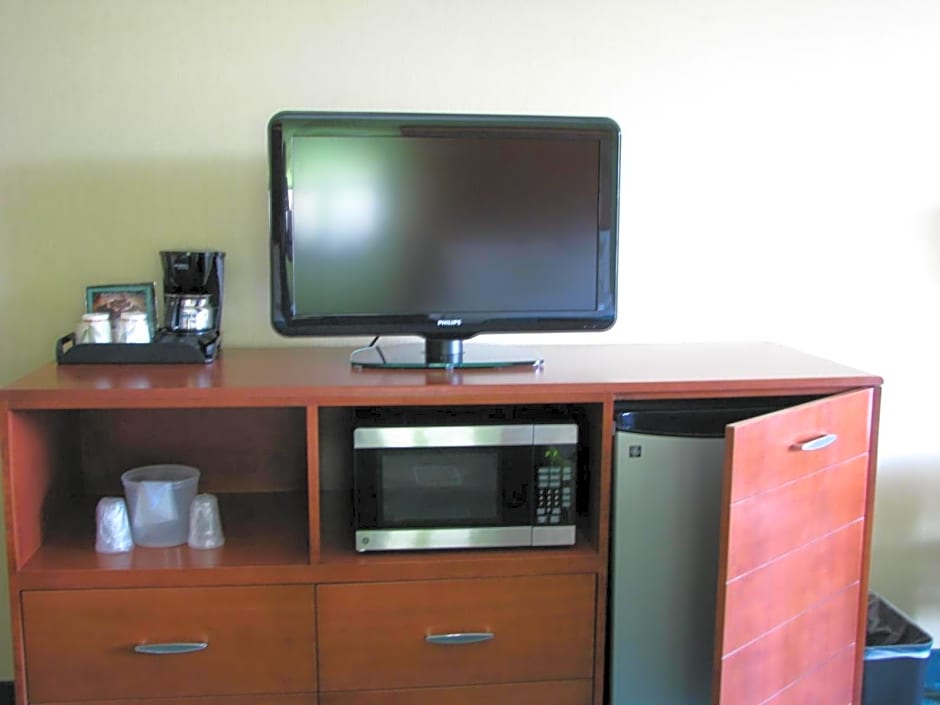 Holiday Inn & Suites Virginia Beach - North Beach, an IHG Hotel