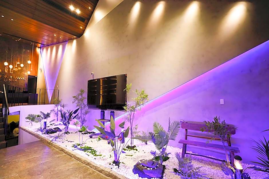 SAIGON TRAVEL LOUNGE