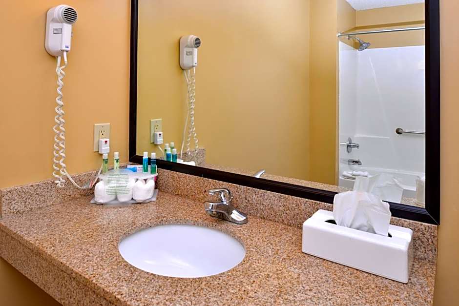 Country Inn & Suites by Radisson, Benton Harbor-St. Joseph, MI