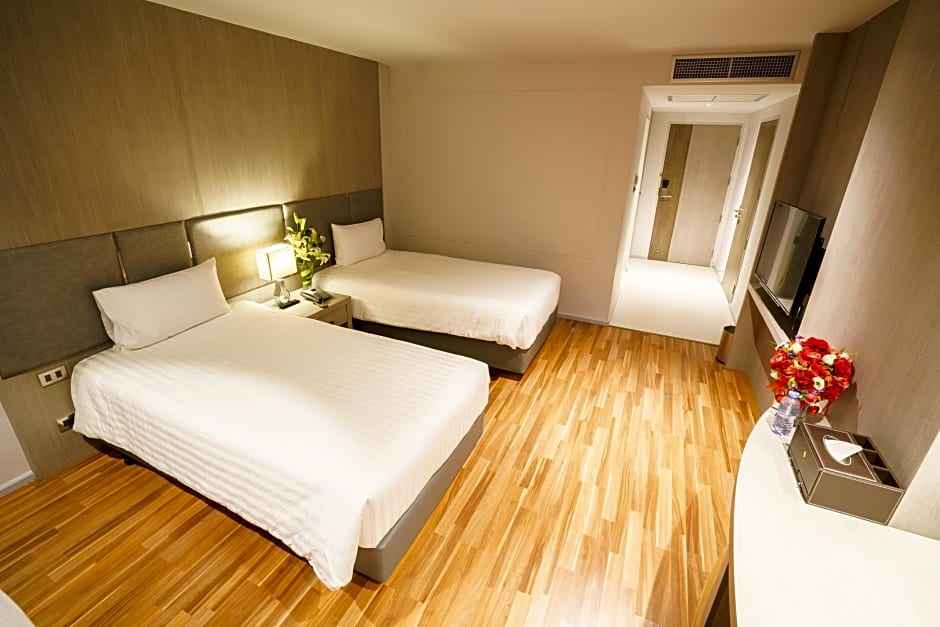 New Season Square Hotel