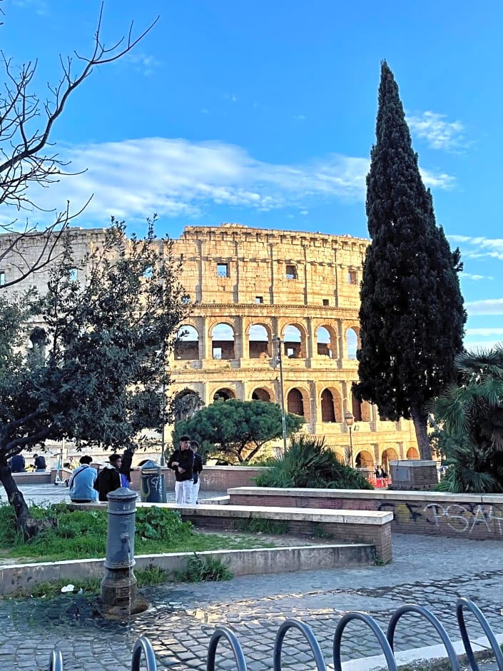 Martina al Colosseo