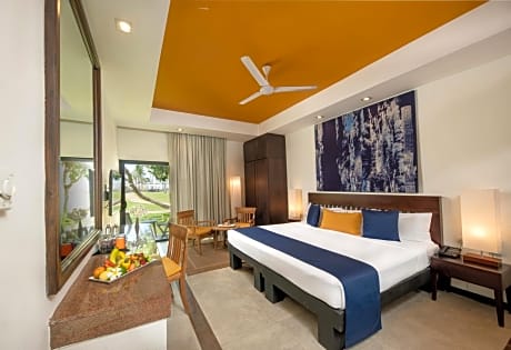 Superior Twin Room with Courtyard View