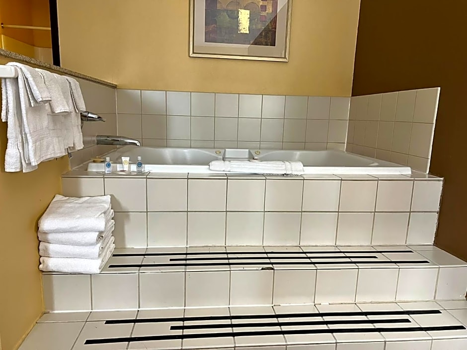 Comfort Suites Louisville East