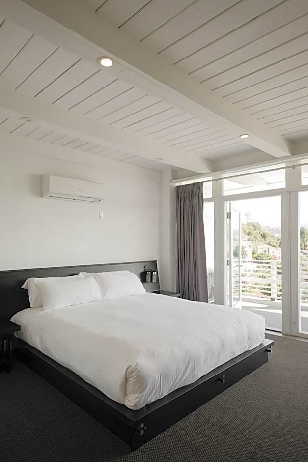 Hollywood Hills Hotel