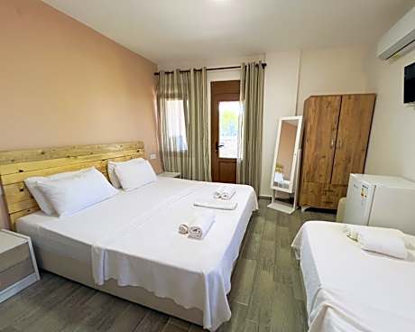 Quadruple Deluxe - 4 Bed AC Room