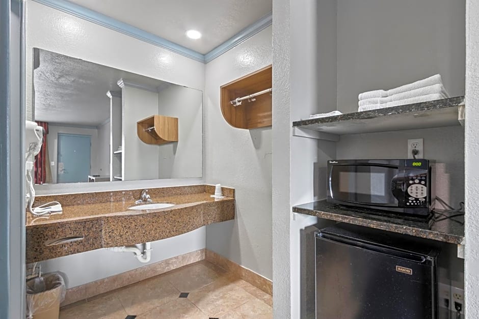 Regency Inn Near Boardwalk & Hurlburt Field